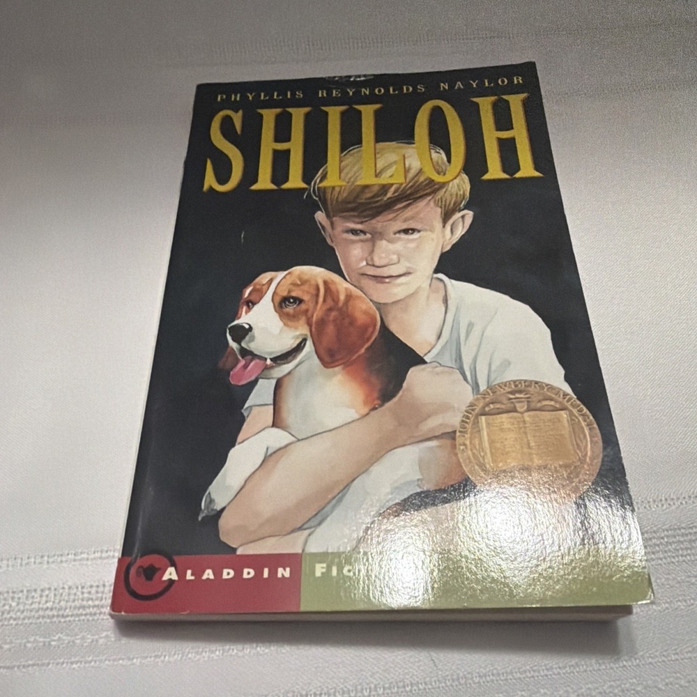 Shiloh Phyllis Reynolds Naylor Newbery Medal Aladdin Paperback 9780689835827